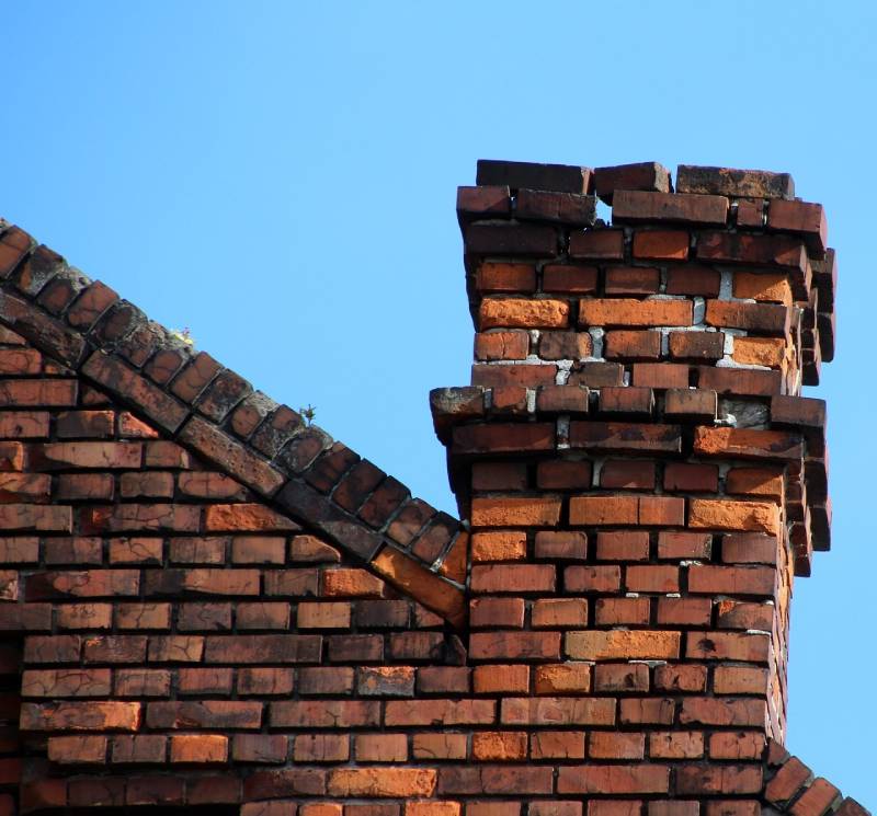 Signs Your Arlington Home Needs a Chimney Inspection Damaged chimney on an Arlington home showing cracks and missing mortar